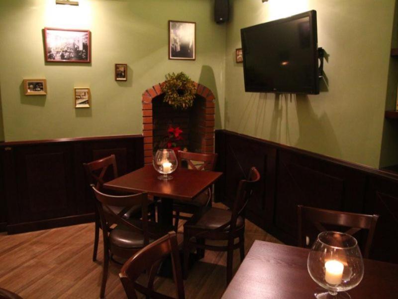 Rynek 6 Retro Pub & Hostel Radom Bagian luar foto