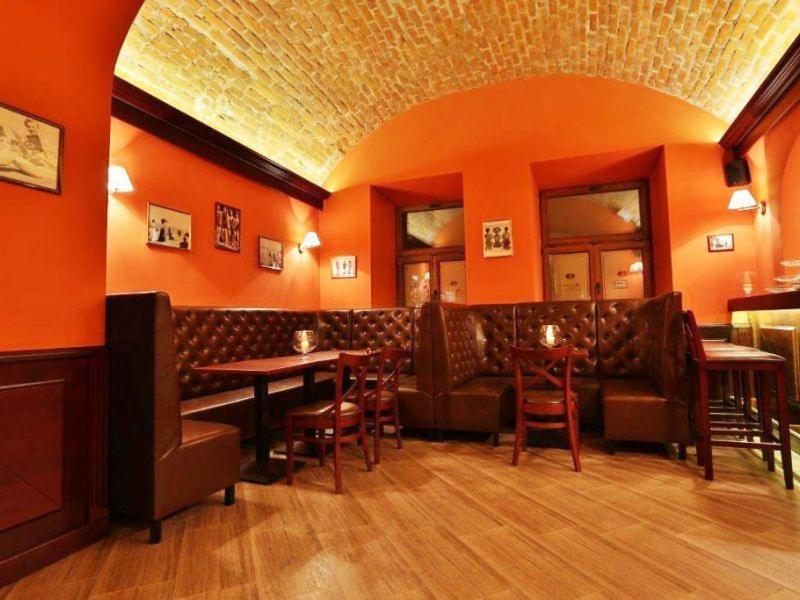 Rynek 6 Retro Pub & Hostel Radom Bagian luar foto