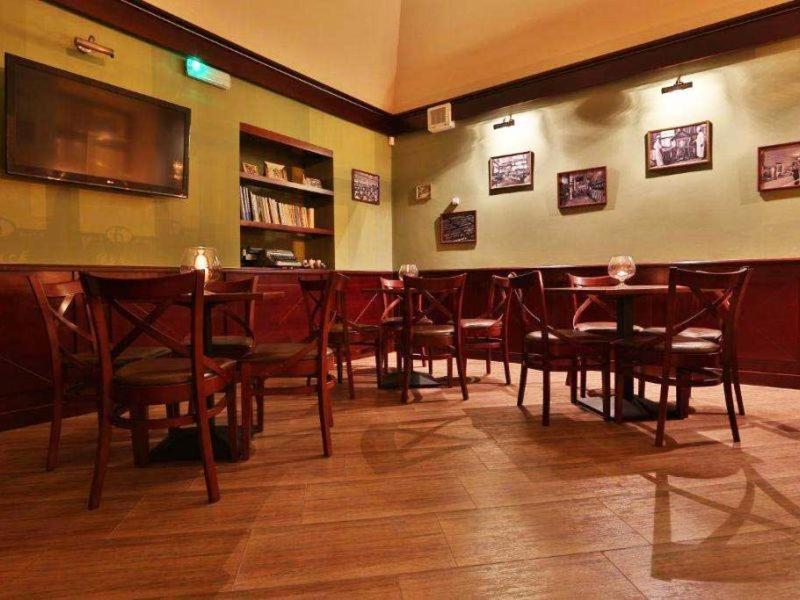 Rynek 6 Retro Pub & Hostel Radom Bagian luar foto