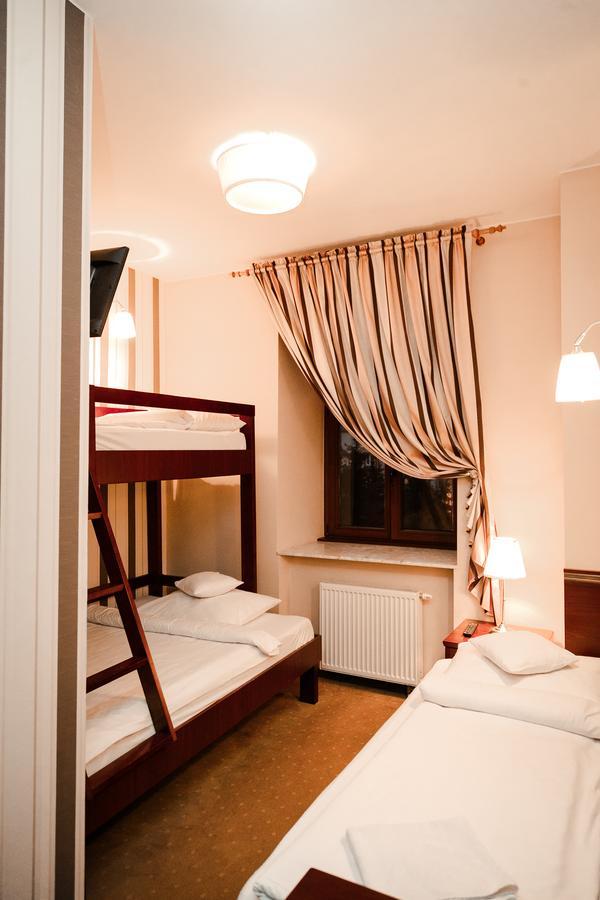 Rynek 6 Retro Pub & Hostel Radom Bagian luar foto